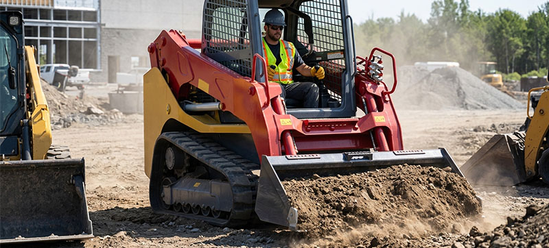 Chargeuse compacte sur chenilles Takeuchi avec opérateur